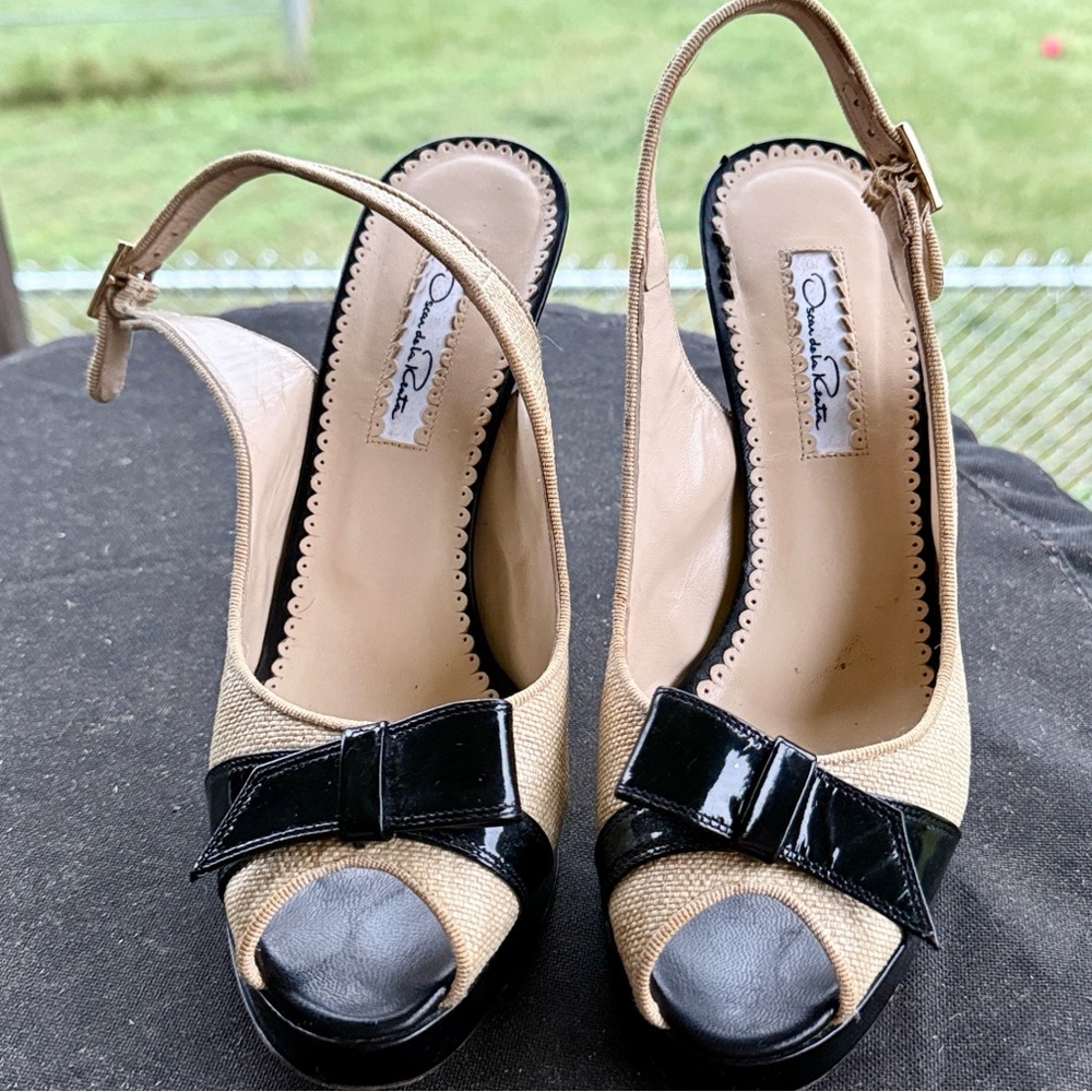 Oscar de la Renta Beige and Black Peep-Toe Size 38 (8)M